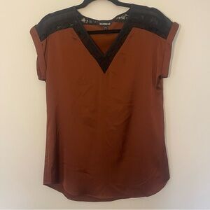 Express womens small lace v-neck short sleeve blouse - NWOT black and auburn